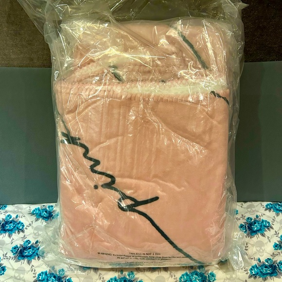 Victoria’s Secret PINK Silver Pink Linear Script Cozy Plush Blanket